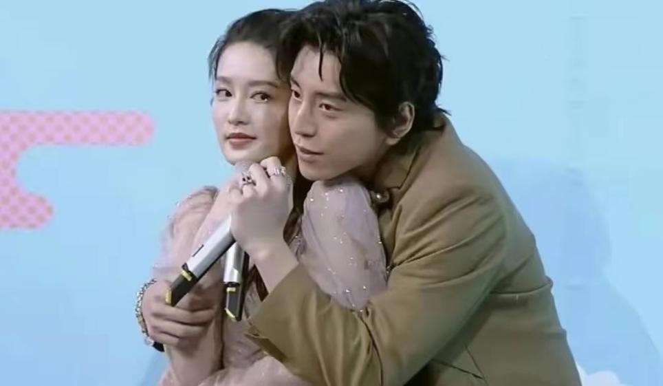 假戏真做，娱乐圈的“灯下黑”，让多少女演员有苦难言？