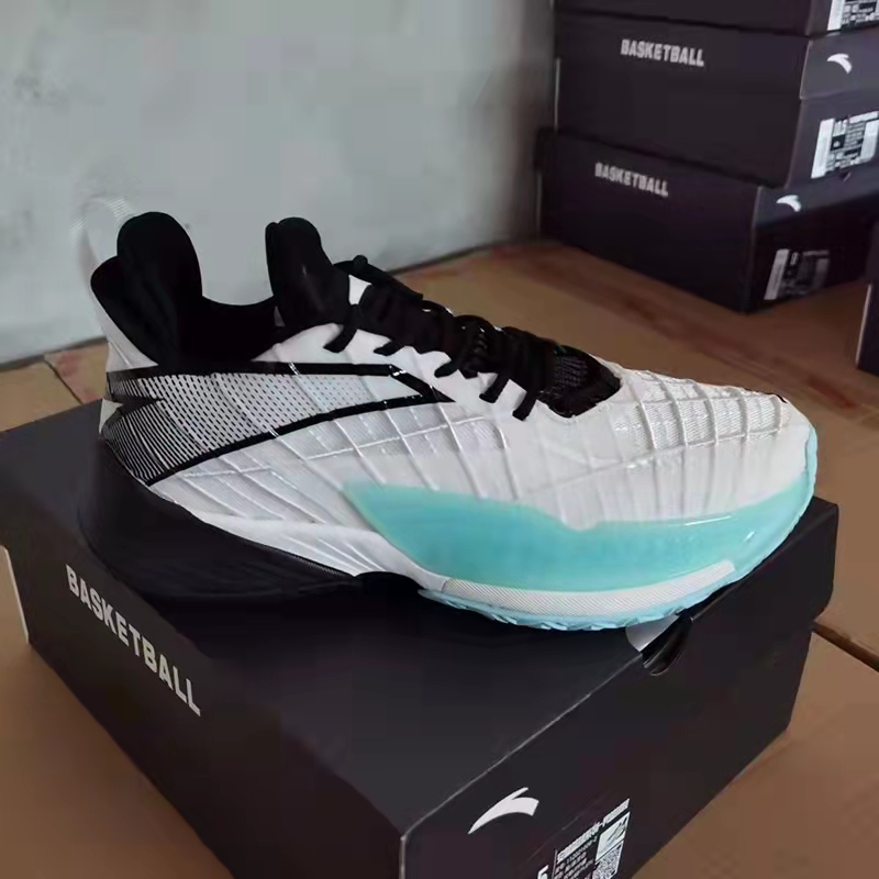 安踏轻狂pro氮科技篮球鞋,安踏新品篮球鞋三分雨