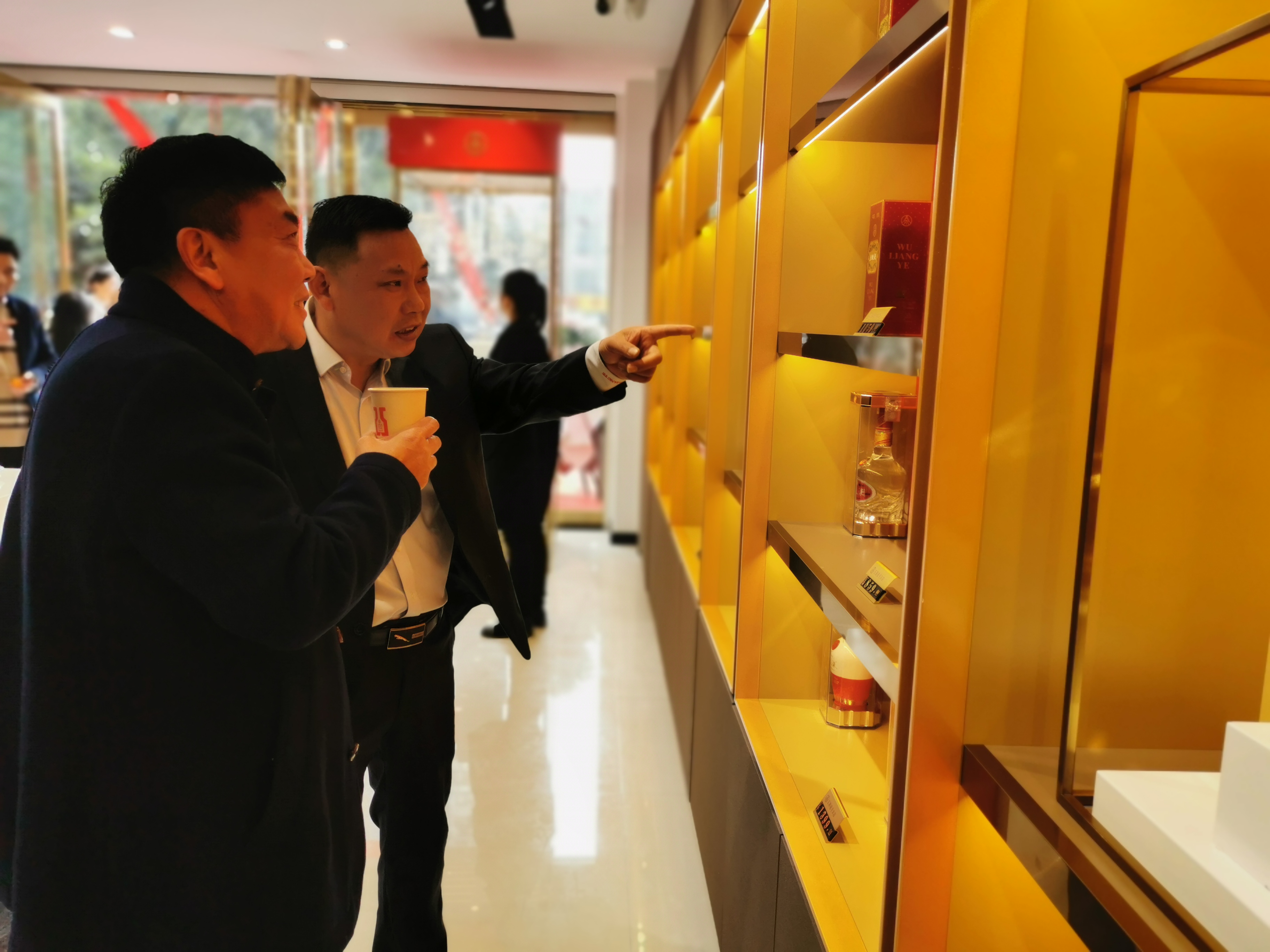 焕新升级骏业日新！“五粮液襄阳旗舰店”盛大开业