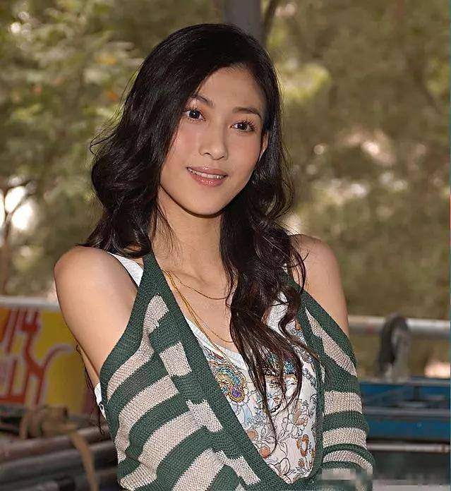 她的人生堪比一部狗血剧，拒绝嫁入豪门，多年后攒下上亿的身家