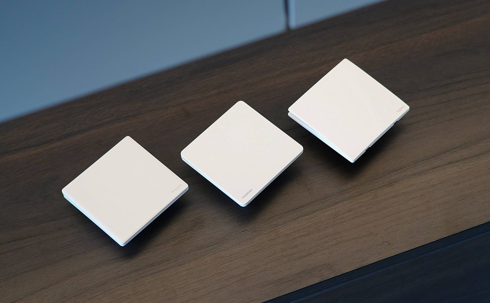 罗格朗和西门子的插座开关哪个好,开关插座面板罗格朗和施耐德对比