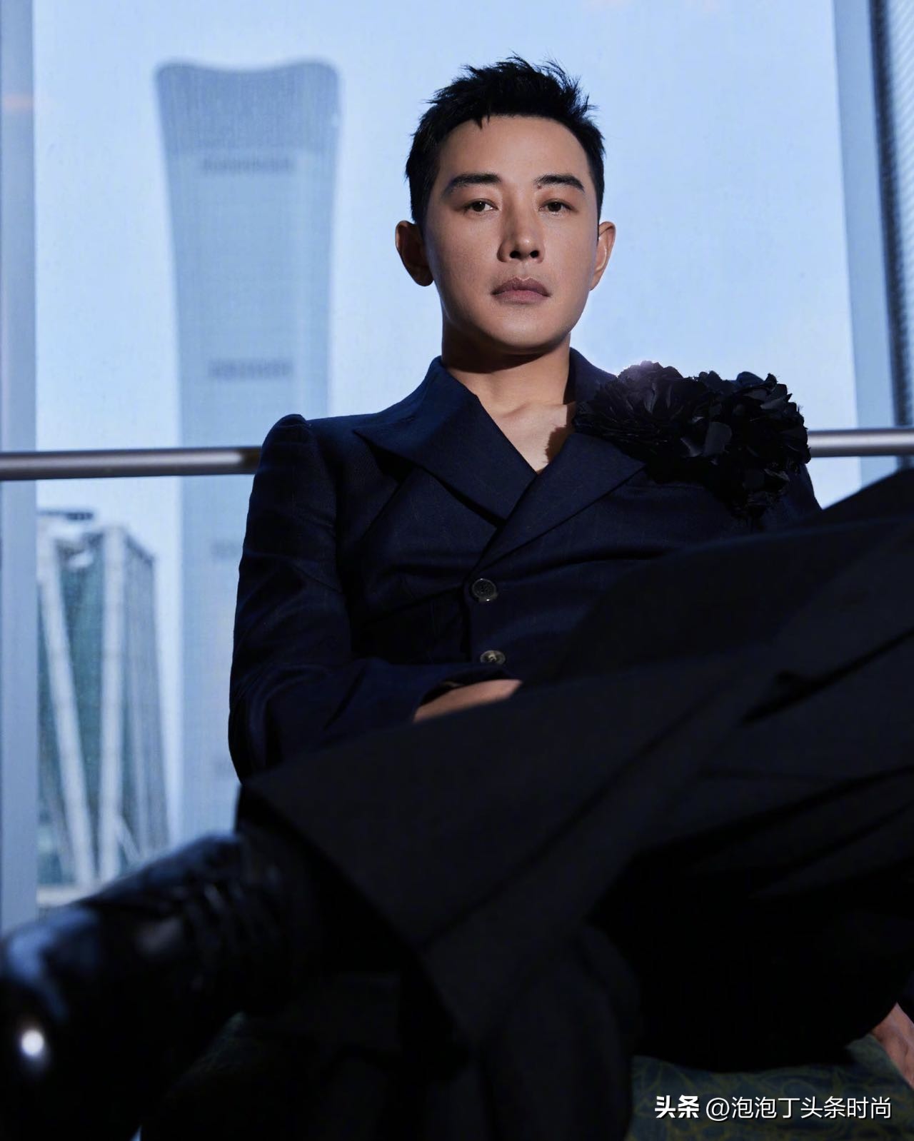 这是几个情况？身高1米82Ta，把男女明星秒变“小矮人”怎么看？