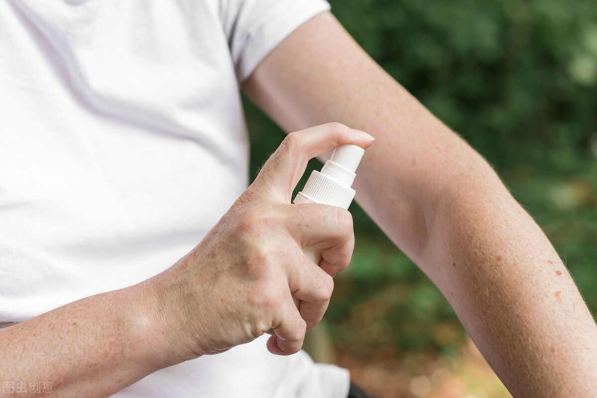 脚气脚趾缝溃烂绿色怎么回事,脚后跟脚气破皮露出红肉怎么办