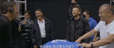 从截肢患癌到比肩姚明,还被吴京拍成电影,他是中国最牛的老头?