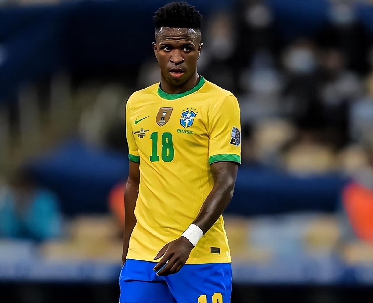 小罗有无带领巴西夺得世界杯冠军,下一个罗纳尔迪尼奥会是谁