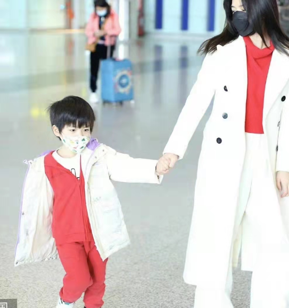 陈妍希谈儿子和小星星,陈妍希小星星现身机场