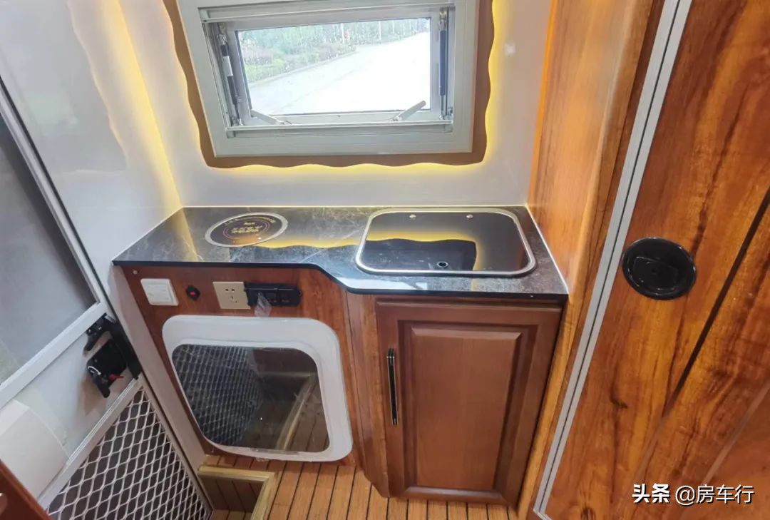 最强依维柯四驱越野房车,军用依维柯作战车