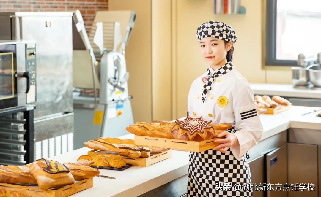 学西点烘焙去店里还是学校,学西点会学煮咖啡吗