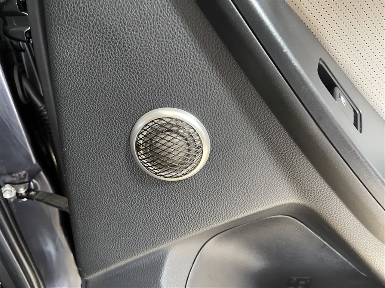 身临其境！泉州汽车音响改装斯巴鲁森林人汽车改装诗芬尼S65喇叭