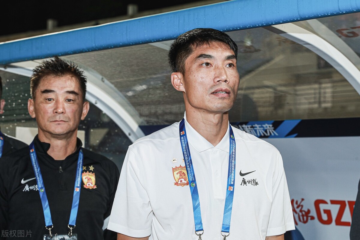 郑智带领广州恒大训练不放弃争冠,郑智上任签约鲁能球员