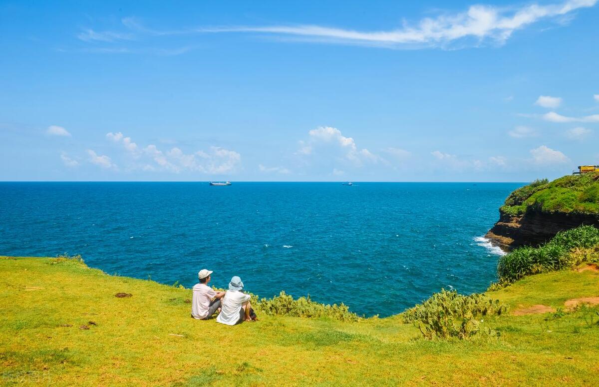 他说他爱你但是很容易离开你,他说他爱你可他最后也没选择你