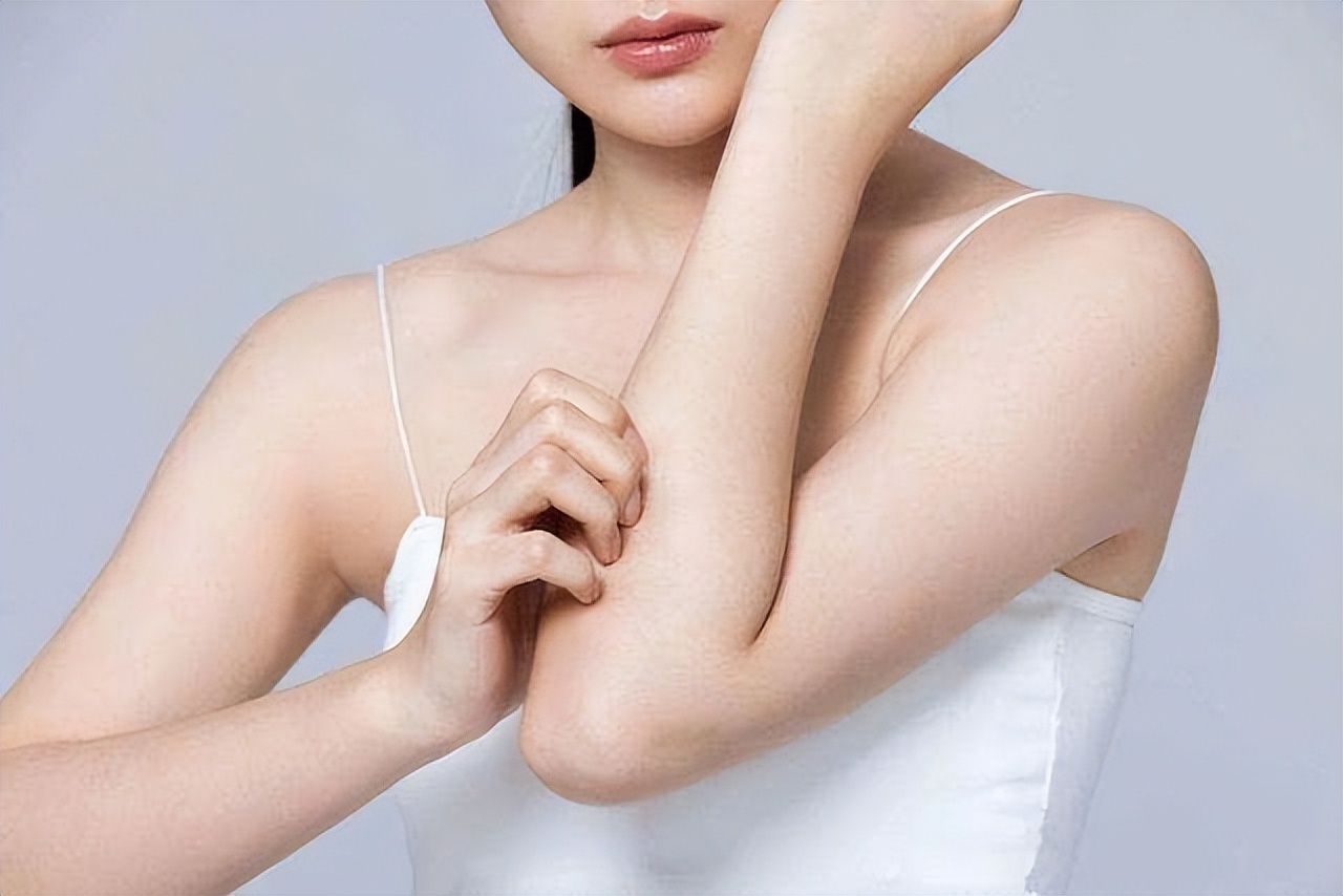 一脱秋裤一地霜,一脱秋裤就掉灰尘