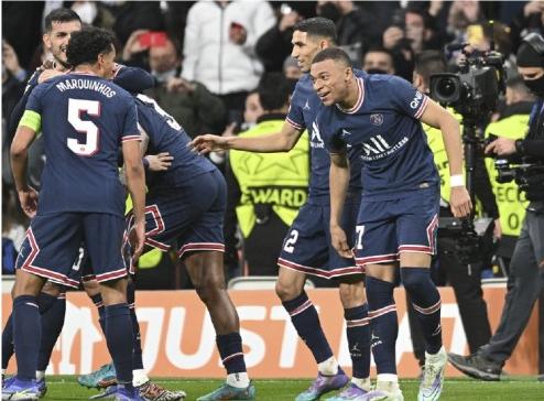 欧冠皇马5-2逆转利物浦本泽马双响,皇马淘汰巴黎本泽马犯规了么