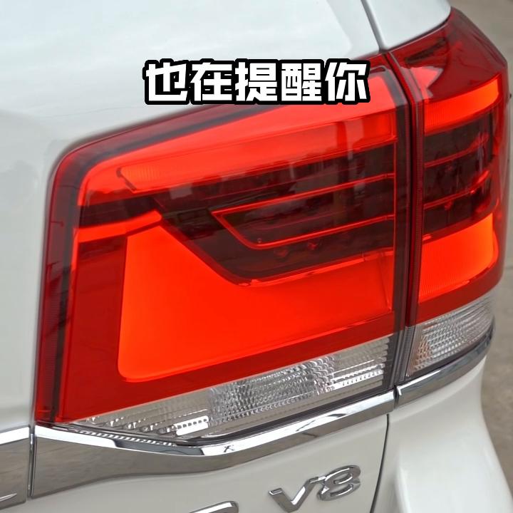 16款酷路泽升级自动大灯,酷路泽什么配置带熏黑大灯