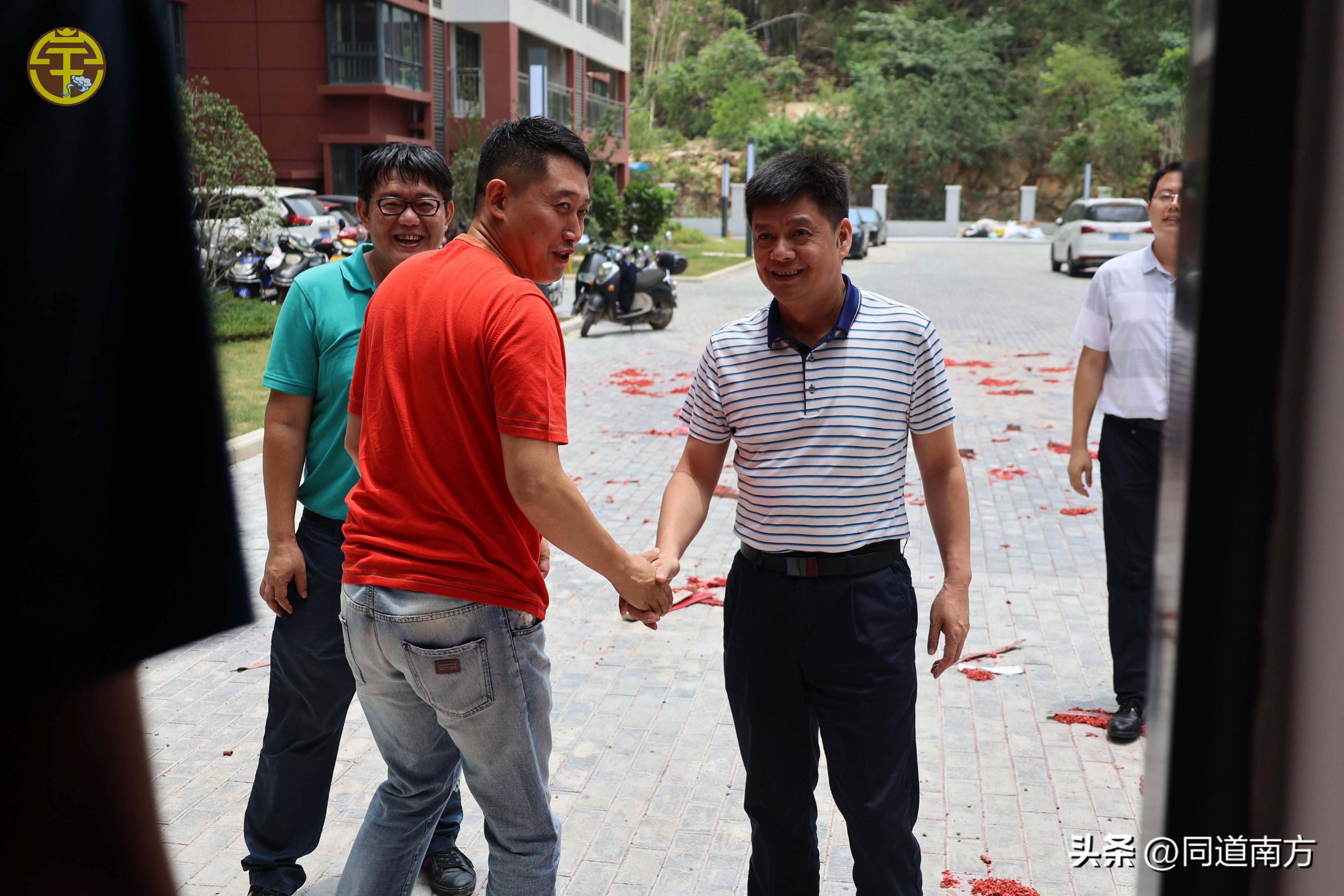 众人拾柴火焰高抖音版,众人拾柴火焰高美团