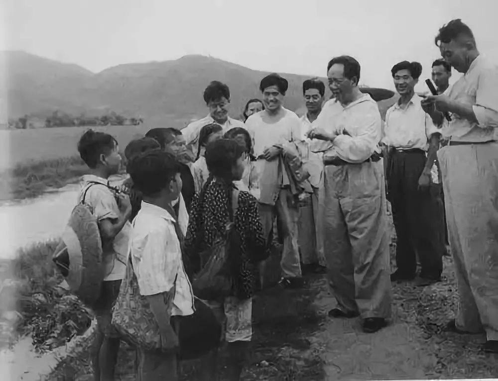 重温毛主席经典诗词:读伟人诗词,看一代天骄!