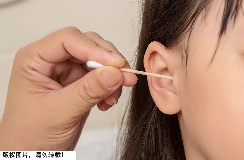 在小小的耳朵里挖呀挖呀挖？快住手，这样挖可能让你悔断肠…