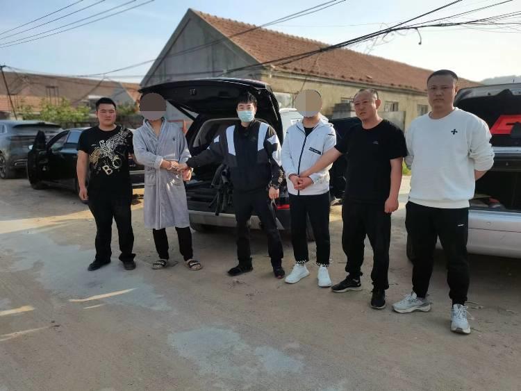 罗山警方一举抓获四名网上逃犯,崂山中韩抓捕逃犯