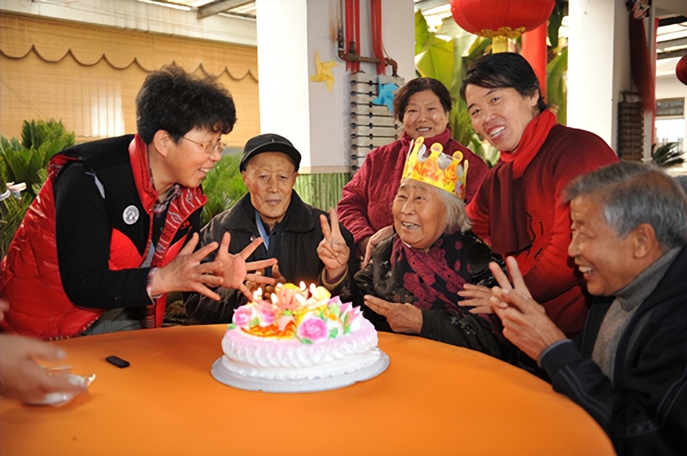 给老人过寿为什么不能说长命百岁,老人过寿民俗讲究是什么