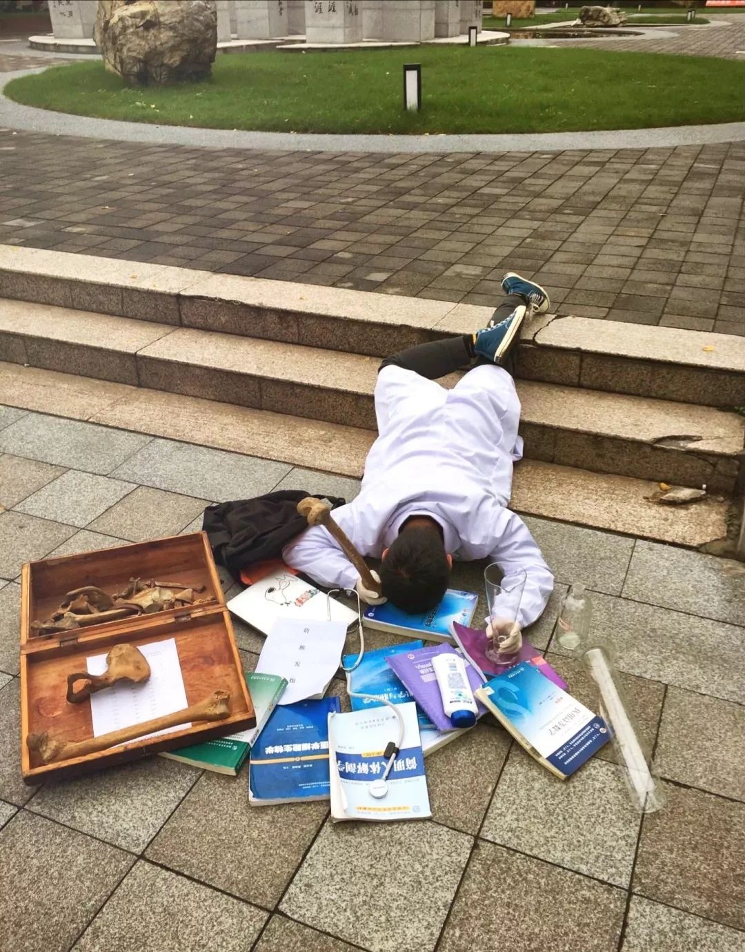 医生短缺现状,中国医生生存现状年轻医生比例