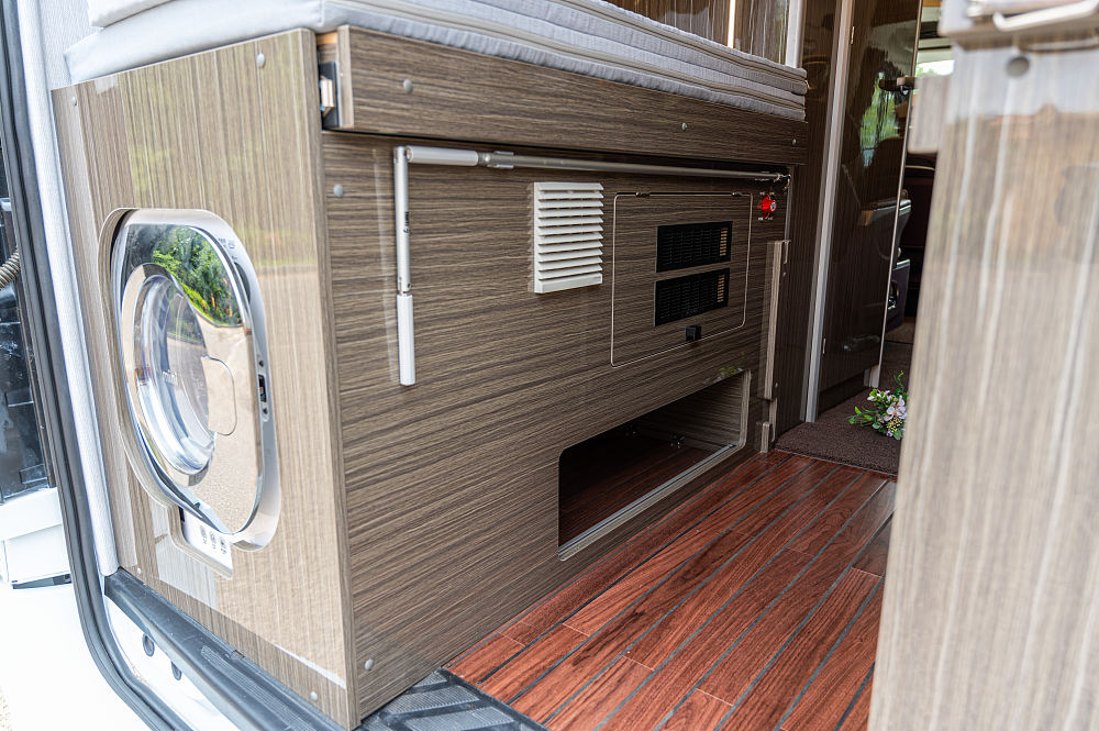 卫航福特f590商务房车价格,卫航v363公务舱房车