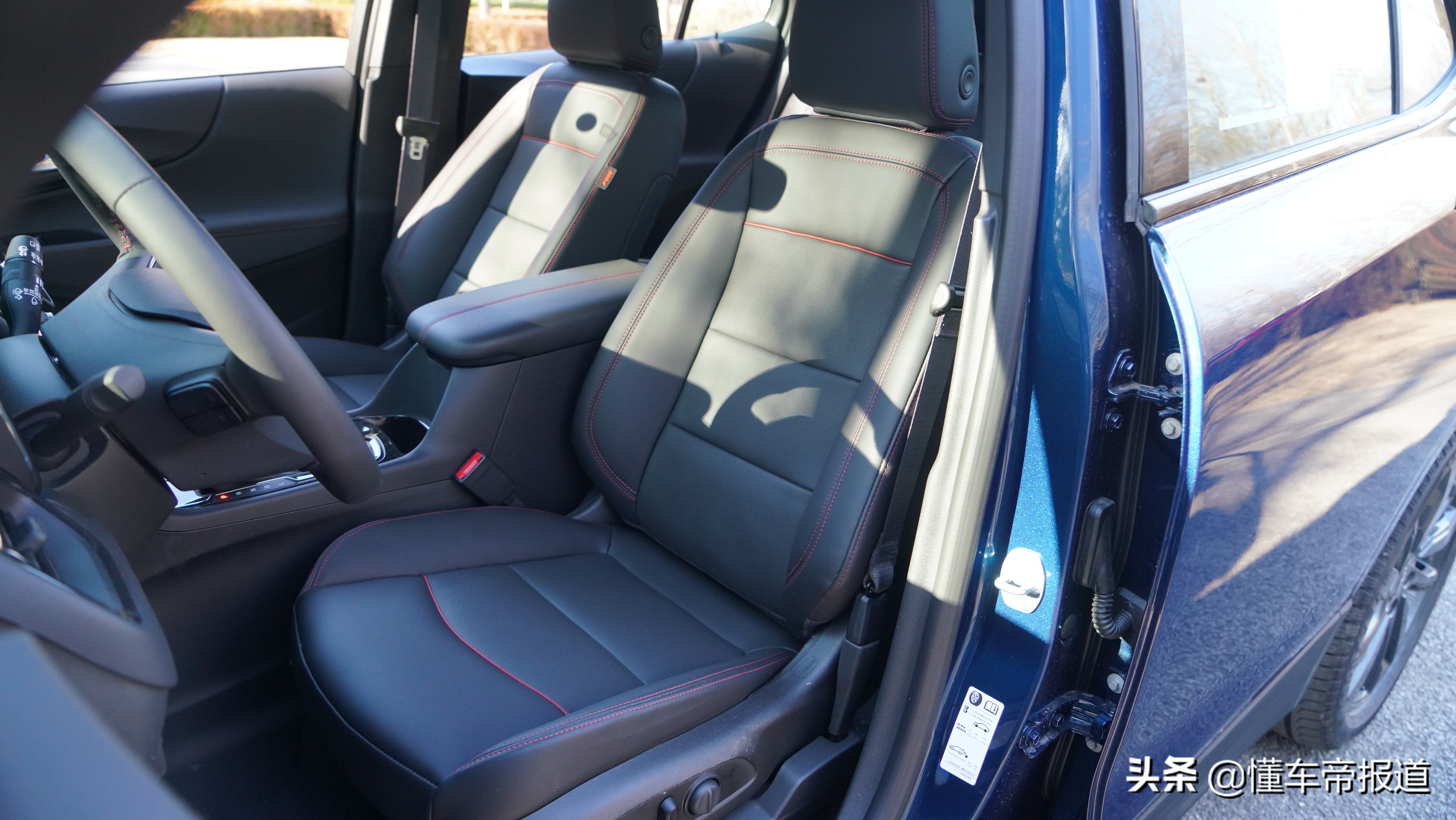 雪佛兰探界者2022款两驱2.0,2022款探界者550t轻混拓界版