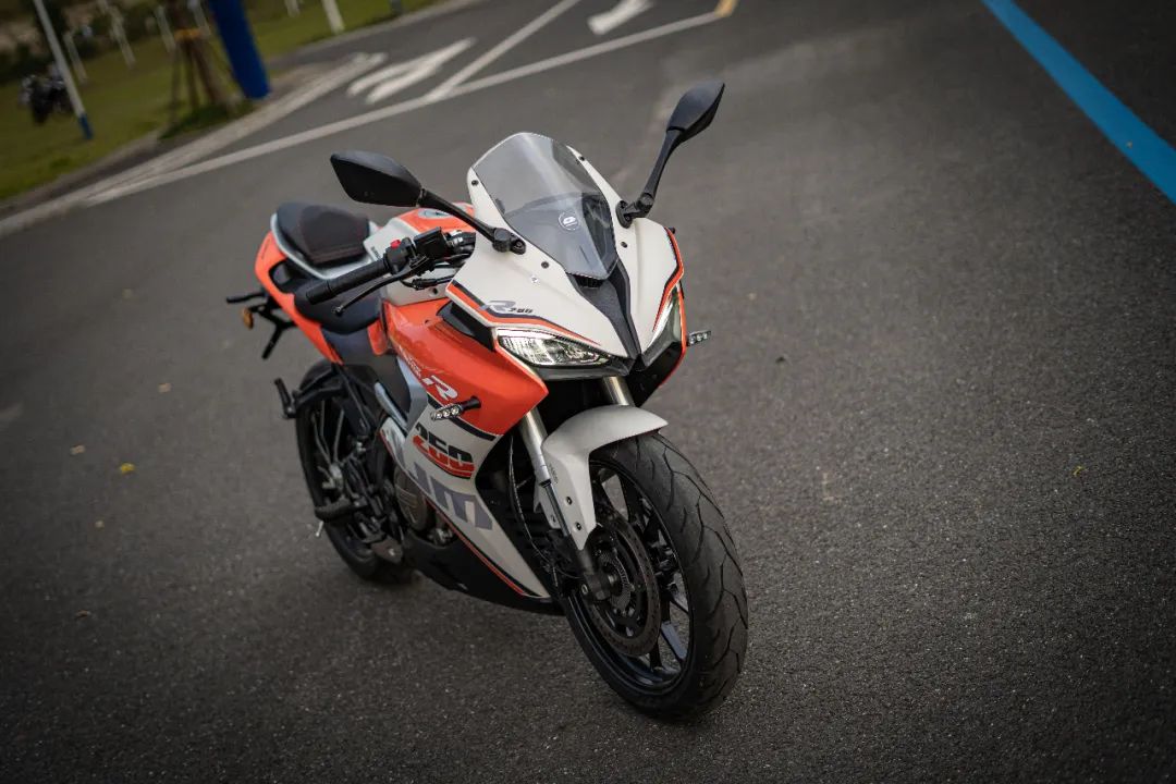 qjmotor赛250细节展示,qjmotor赛250值得买吗