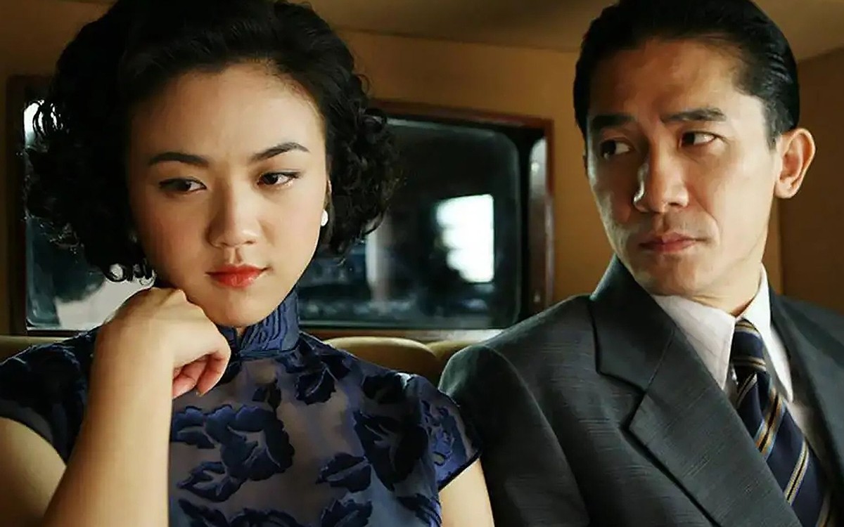 40岁汤唯穿裙子,汤唯穿绿裙长发飘飘