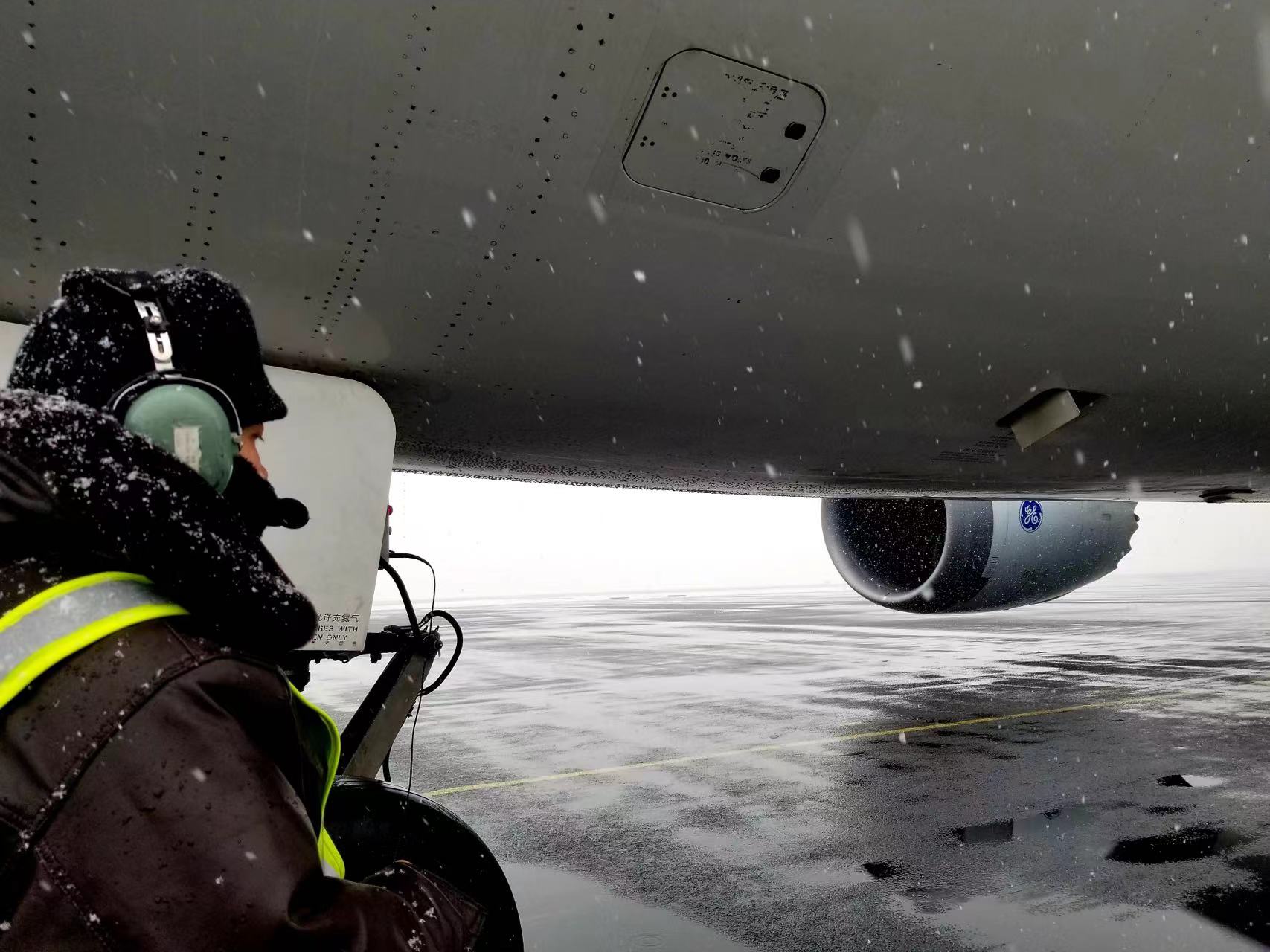 除了飞机“拜拜员”还有“溜溜员”!揭秘6.3万名机务人员的专业“冷知识”