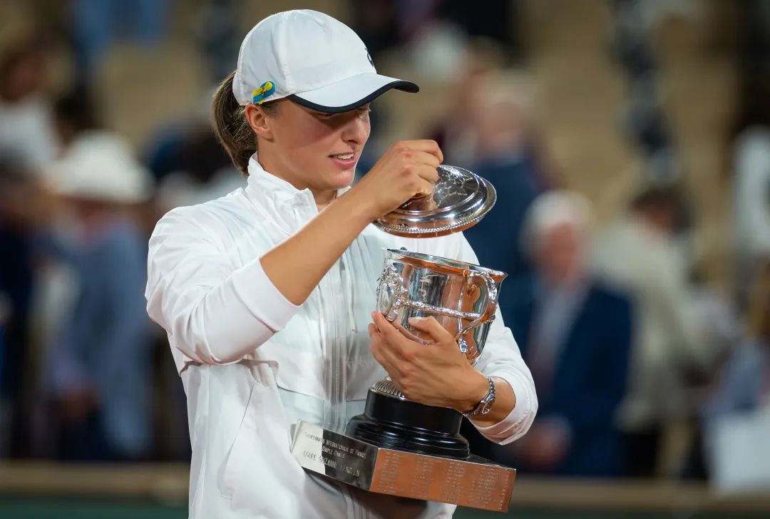 德约赢得总冠军,德约家的奖杯