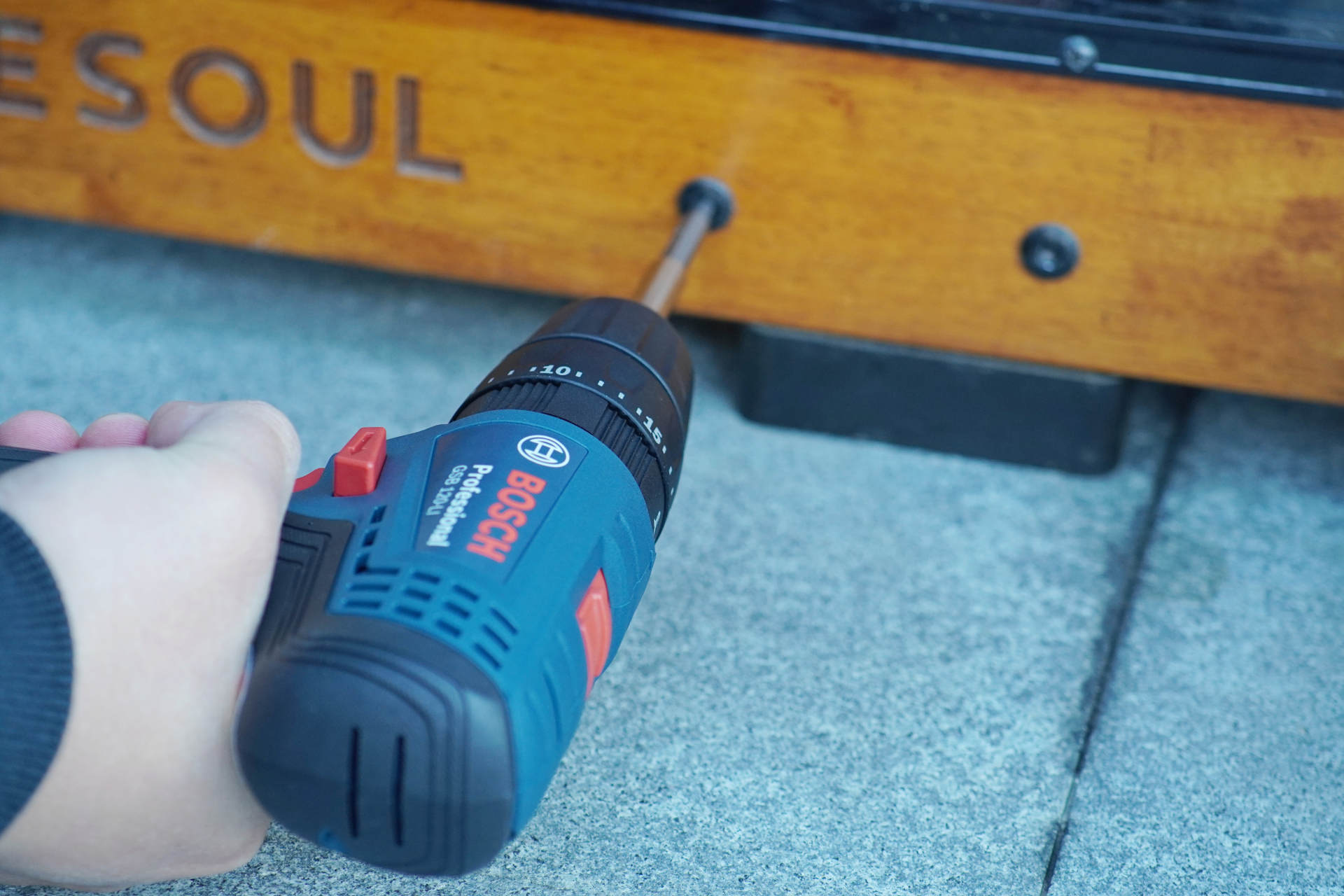 博世冲击钻安装钻头的方法,博世锂电冲击钻如何拆