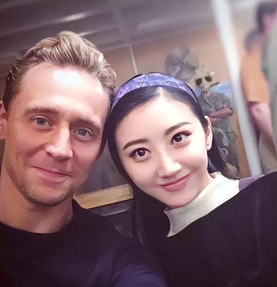 强捧不红景甜：坐拥3.5亿豪宅被张继科拒婚，资源逆天金主成谜