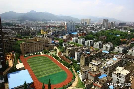 景德镇陶瓷大学和景德镇陶瓷学院,在陶瓷界景德镇陶瓷大学的地位