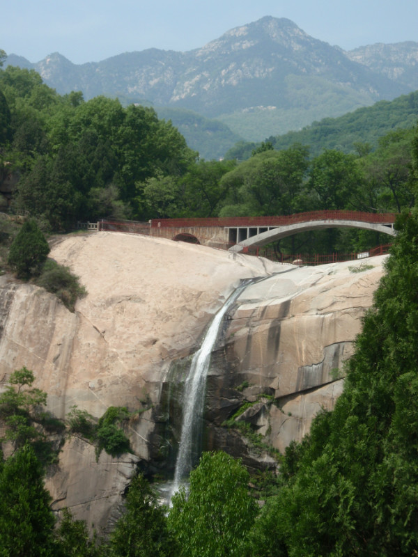 泰山扇子崖西边是傲来峰吗,泰山西麓