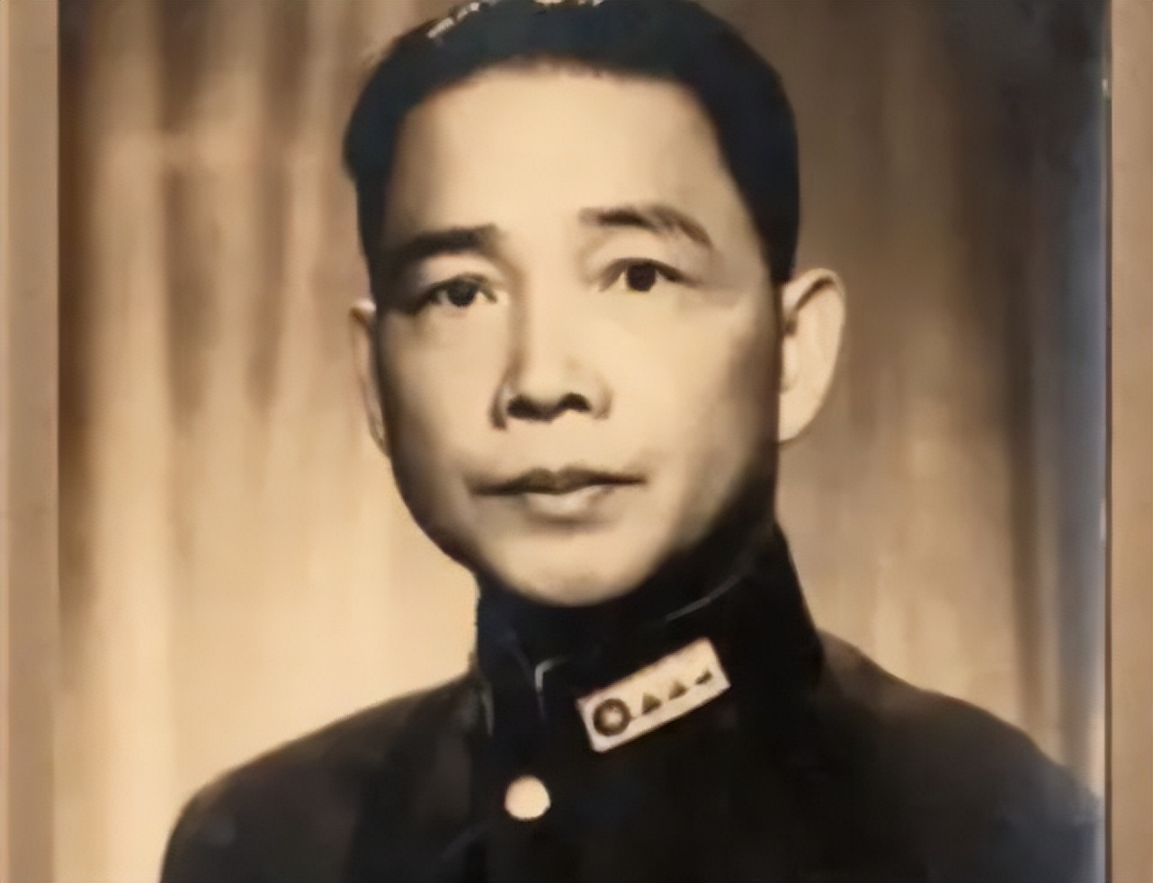 1942年，日伪军中将送粟裕一盒香烟，粟裕看后：全军集合关闭电台