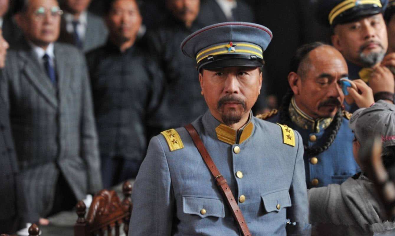 民国第一悍匪，抢72个女人做压寨夫人，死时连外衣都没来得及穿