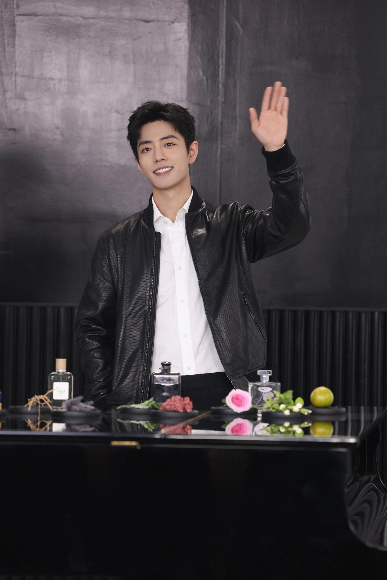 提前一个月的“新年快乐”，肖战参加拉夫劳伦直播，透露选香守则