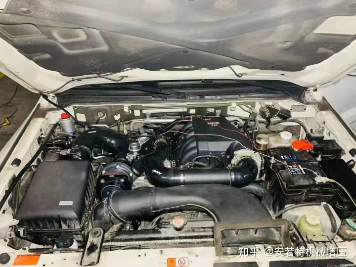 最顶配的三菱帕杰罗最新款的,三菱帕杰罗外观