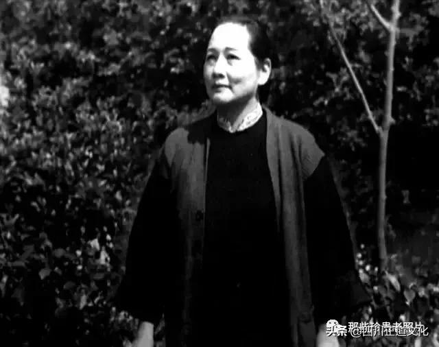 老照片纪念宋庆龄诞辰129周年