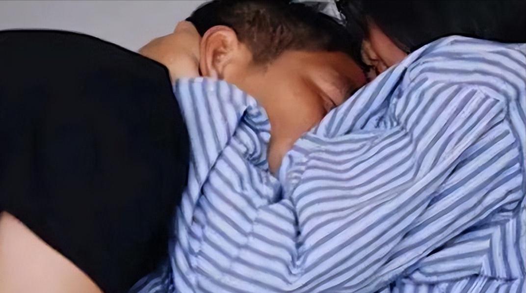 丈夫骑三轮车带绝症老婆环游中国,小伙带绝症女友三轮车旅游三年