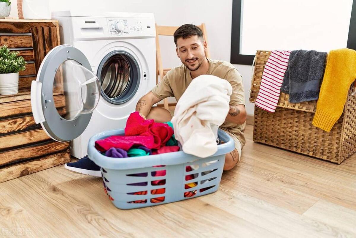 一位单身女青年的疑问：同房时，男人尿尿和射精会同时发生吗？