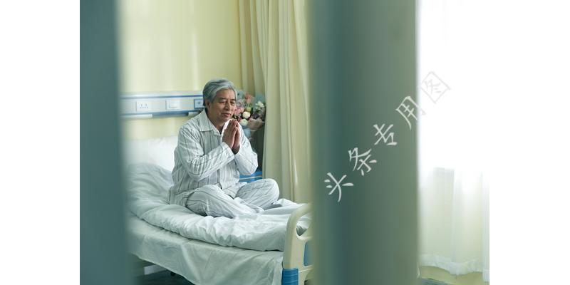 十一岁男孩应不应该跟父母分床睡,男孩几岁不能和母亲一起睡