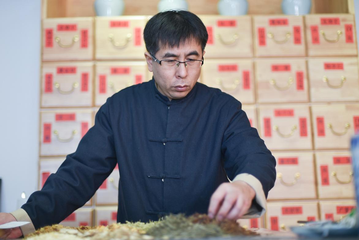 俗话说：“30出毫40亡，50出毫命方长”，“出毫”是什么？