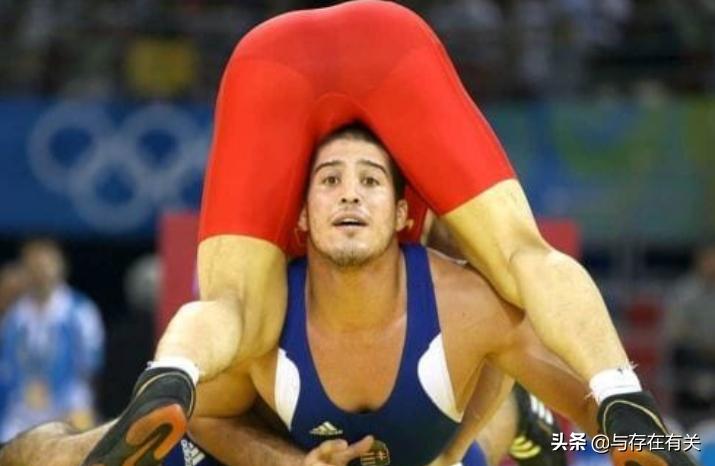 这些摄影师有点坏啊！25个运动员在场上被摄影师抓拍的尴尬瞬间