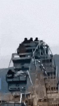 如何评价这个女主持人，主持了一半把*袜丝**脱了？