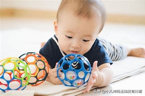 宝宝左撇子矫正方法,宝宝左撇子要不要纠正过来