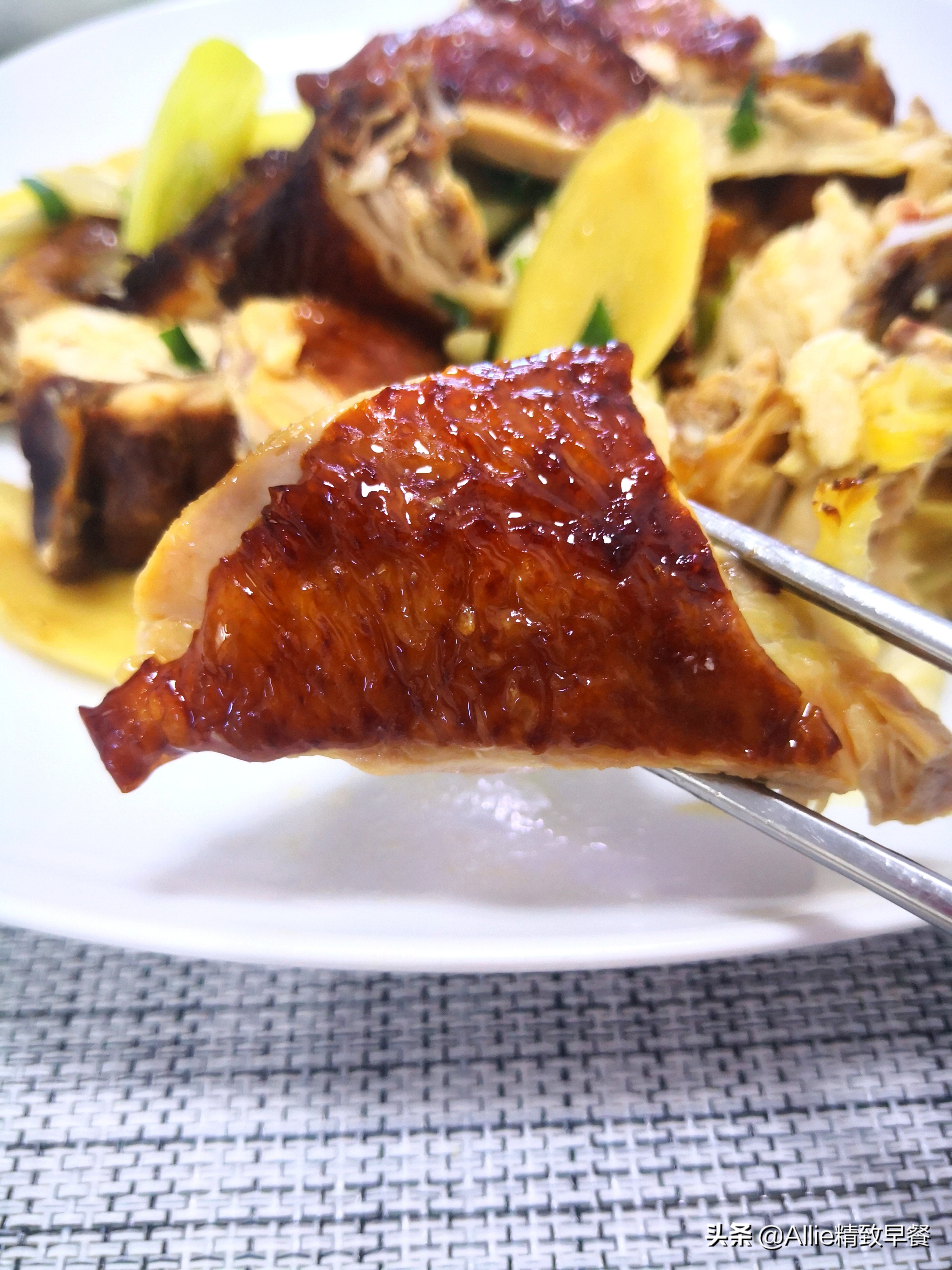 脆皮烤鸡做法烤箱教程,在家就能做的爆汁脆皮烤鸡