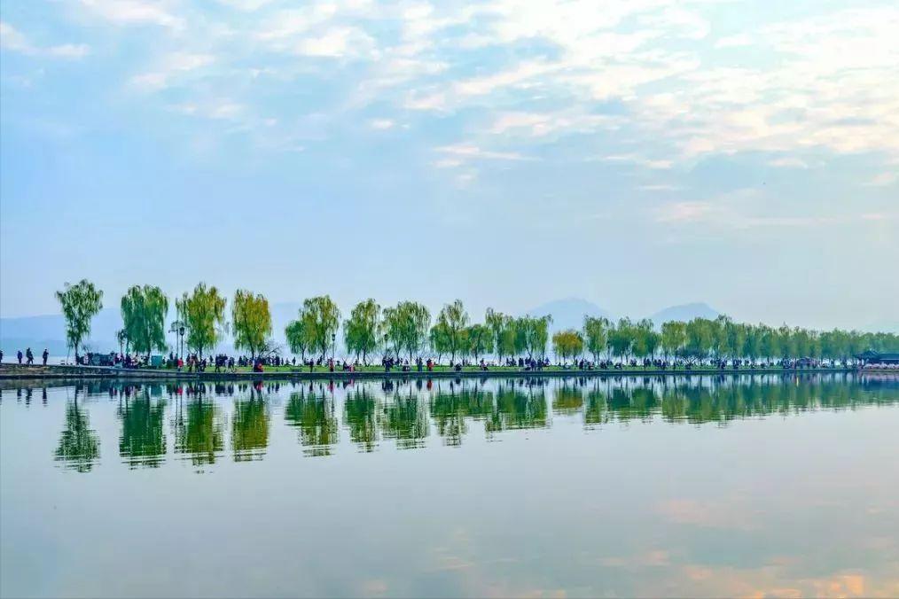 西湖白堤和苏堤简介,西湖十景苏堤简介
