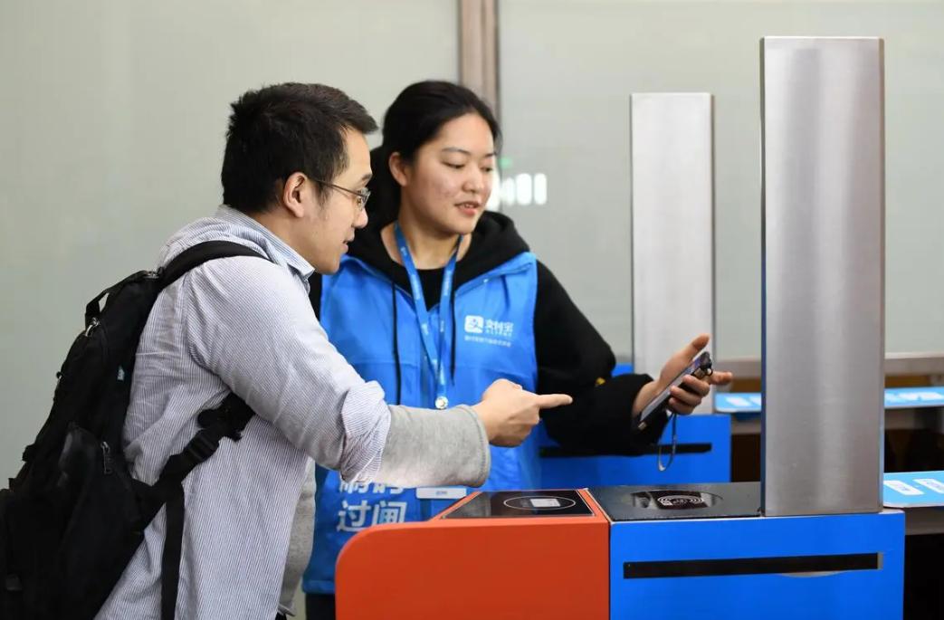 盗用他人花呗定什么罪,盗用他人支付宝花呗消费怎么判