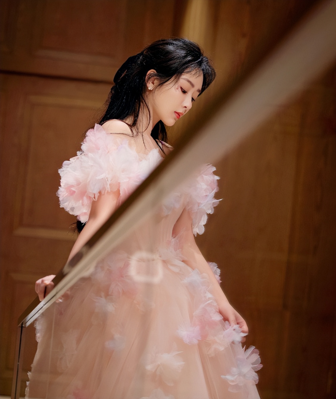 北京台春晚杨幂关晓彤杨紫,元旦跨年演唱会关晓彤造型